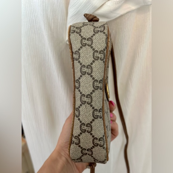 Gucci Plus Monogram Crossbody - Picture 7 of 13